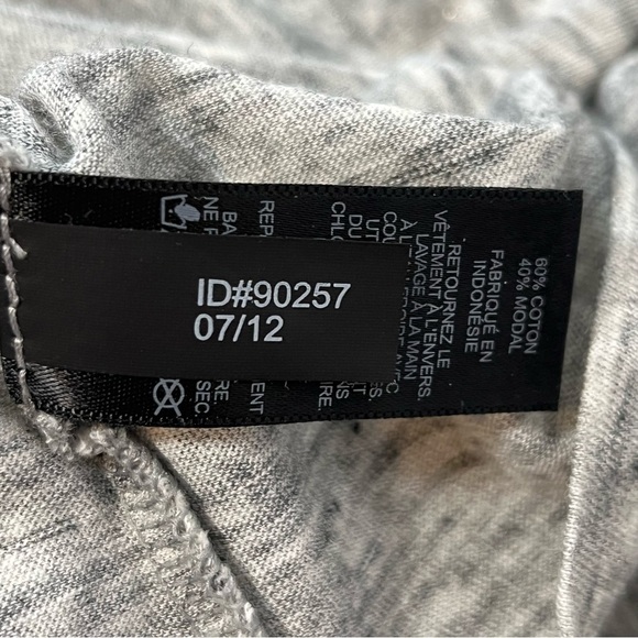 New Express Open Shoulder Top Blouse Shirt Women’s Size Small Gray Long Sleeve - Picture 5 of 8